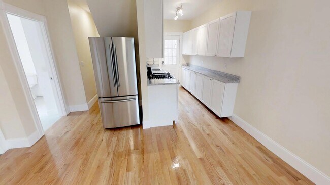 25 MacArthur St, Unit 2 in Somerville, MA - Foto de edificio - Building Photo