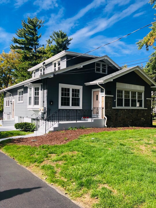 58 Old Loudon Rd in Latham, NY - Foto de edificio