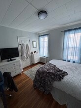 451 New Park Ave, Unit Fl 1 in West Hartford, CT - Foto de edificio - Building Photo