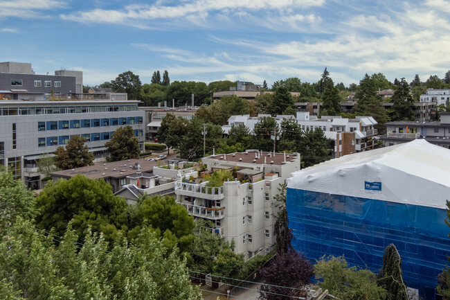 Windsor Garden in Vancouver, BC - Building Photo - Building Photo