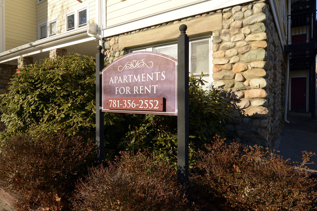 47 Chapel St in Norwood, MA - Foto de edificio - Building Photo