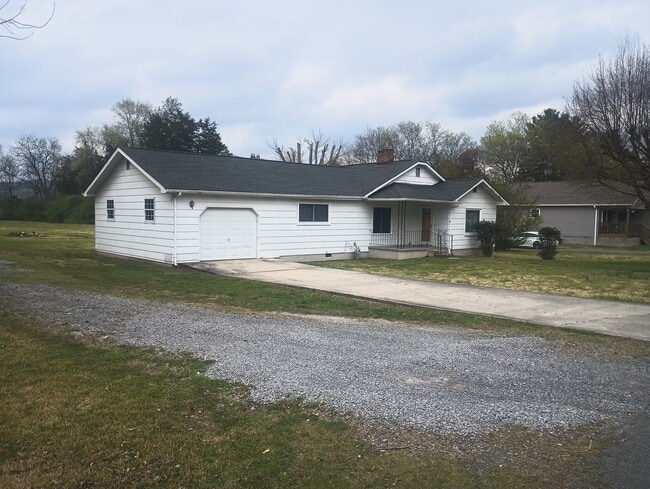 1039 Old State Highway 8 in Dunlap, TN - Building Photo - Building Photo