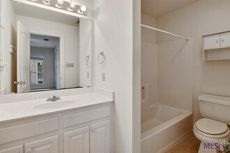 5145 Nicholson Dr, Unit #B60 in Baton Rouge, LA - Foto de edificio - Building Photo