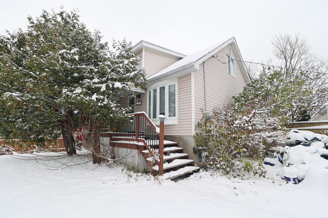 1230 Notting Hill Ave in Ottawa, ON - Building Photo