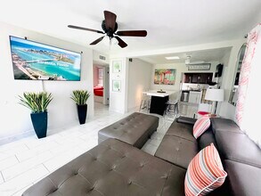 3240 Williamsburg St in Sarasota, FL - Building Photo - Building Photo