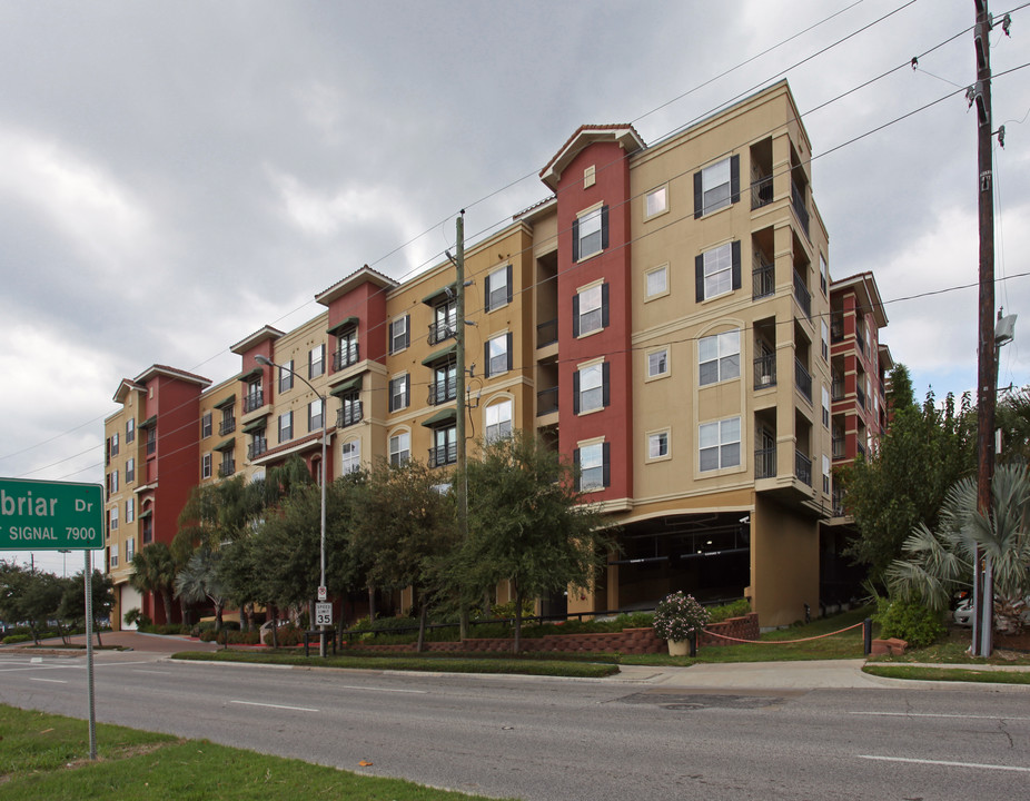 The Valencia in Houston, TX - Building Photo