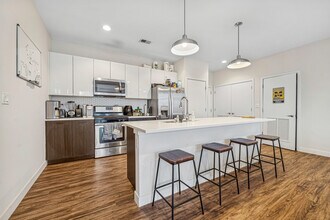 1045 W Cornelia Ave in Chicago, IL - Foto de edificio - Building Photo