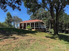 1234 11th St NW in Hickory, NC - Building Photo