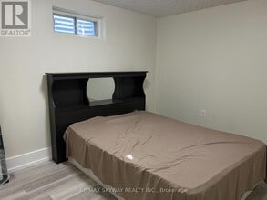 118 Archdekin Dr in Brampton, ON - Building Photo - Building Photo