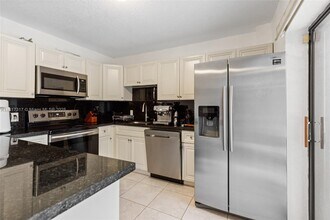 4161 Forest Hill Dr in Hollywood, FL - Building Photo - Building Photo
