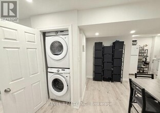 1246 Harlstone Crescent in Oshawa, ON - Building Photo - Building Photo