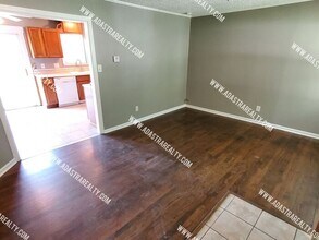 11121 E 56th Terrace in Raytown, MO - Building Photo - Building Photo