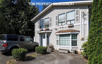 817 Martin Luther King Jr Way, Unit Upper in Seattle, WA - Building Photo