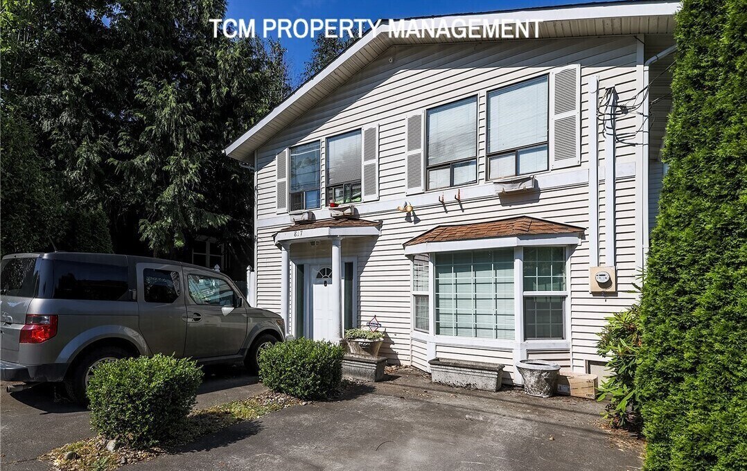 817 Martin Luther King Jr Way, Unit Upper in Seattle, WA - Building Photo