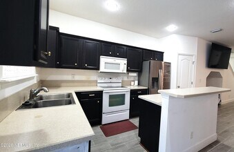 2303 Sunset Bluff Dr in Jacksonville, FL - Building Photo - Building Photo