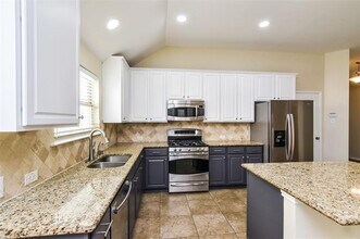 9409 Caliente Dr in McKinney, TX - Foto de edificio - Building Photo