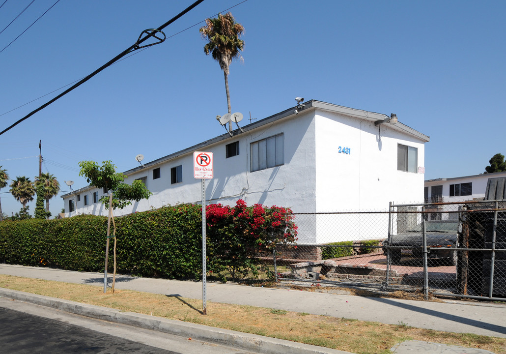 2431 Ridgeley Dr in Los Angeles, CA - Building Photo