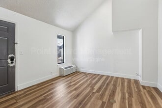 6990 Dodge St in Omaha, NE - Building Photo - Building Photo