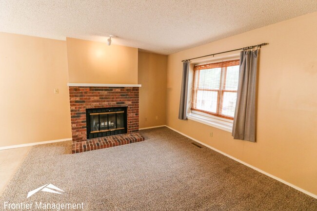 912 Connecticut Ave in Manhattan, KS - Building Photo - Building Photo