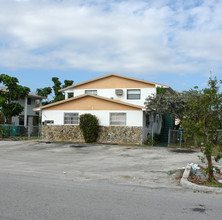 7361 NW 37th St in Hollywood, FL - Foto de edificio - Building Photo