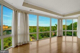 3101 N Hampton Dr in Alexandria, VA - Building Photo - Building Photo