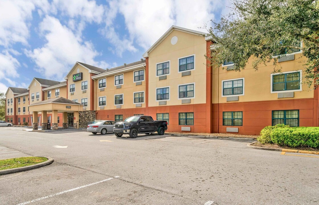 Furnished Studio-Tampa - North - USF-Attra in Tampa, FL - Building Photo