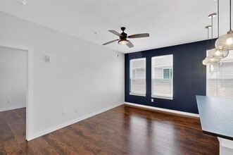 800 S Welch St in Denton, TX - Building Photo - Building Photo