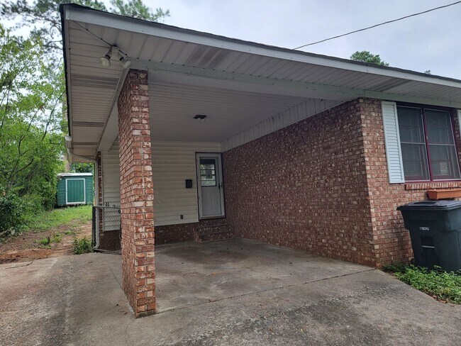1125 Crestview Dr in North Augusta, SC - Foto de edificio - Building Photo