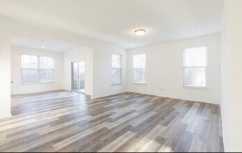 8060 Clarks Creek Ct in Avon, IN - Building Photo - Building Photo