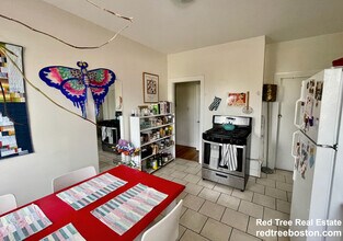 10 Houghton St, Unit 2 in Somerville, MA - Building Photo - Building Photo