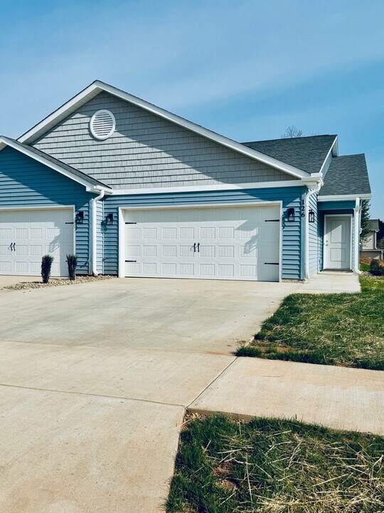 128 Brawley Villas Pl in Mooresville, NC - Building Photo