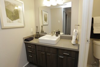 Alvista Nine Mile in Denver, CO - Foto de edificio - Interior Photo