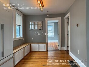 8 Hardy St in Beverly, MA - Building Photo - Building Photo