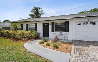 1208 Mohican Blvd in Jupiter, FL - Building Photo - Building Photo