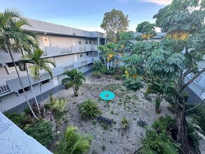 6195 W 18th Ave in Hialeah, FL - Building Photo - Building Photo