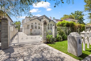 15028 Hesby St in Sherman Oaks, CA - Building Photo