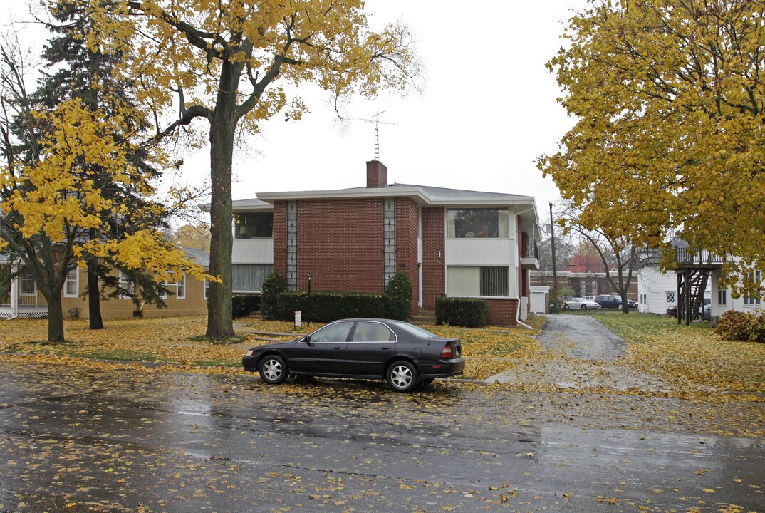 126 S 3rd St in Delavan, WI - Building Photo