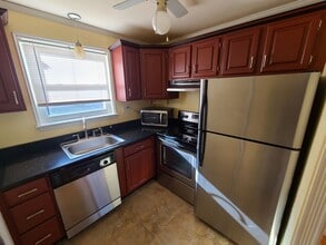 16 Colonial Dr in Rocky Hill, CT - Building Photo - Building Photo