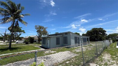 2432 NW 20th St in Fort Lauderdale, FL - Building Photo - Building Photo