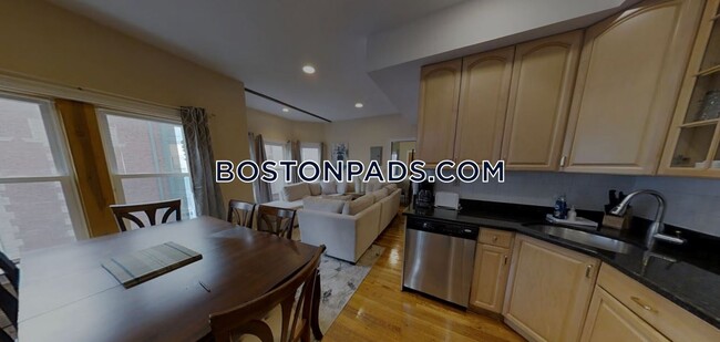 1033 Tremont St, Unit 2 in Boston, MA - Building Photo - Building Photo