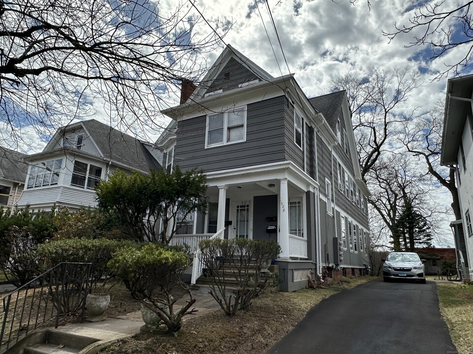 1928 Chapel St in New Haven, CT - Building Photo