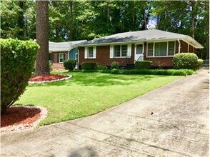 2656 Westchester Dr in East Point, GA - Building Photo - Building Photo