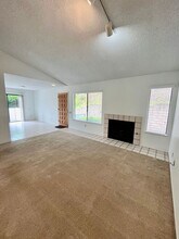 4577 CHATEAU Dr in San Diego, CA - Building Photo - Building Photo