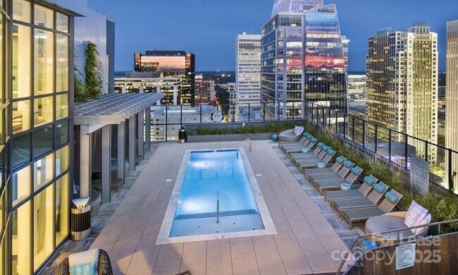 225 S Poplar St in Charlotte, NC - Building Photo - Building Photo