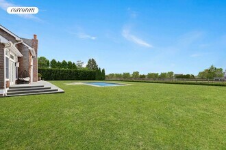 8 Whispering Fields Ct in Water Mill, NY - Foto de edificio - Building Photo