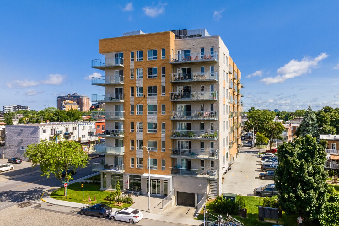 5200 Jean-Talon Rue E in Montréal, QC - Building Photo