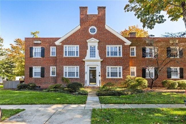 property at 27 W Lock Ln