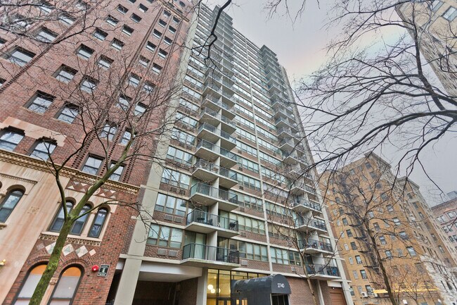 property at 2740 N Pine Grove Ave