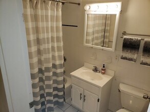 11 Regent Cir, Unit 5 in Brookline, MA - Building Photo - Building Photo