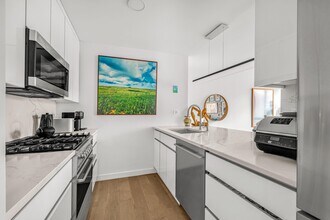 40 E 94th St in New York, NY - Building Photo - Building Photo